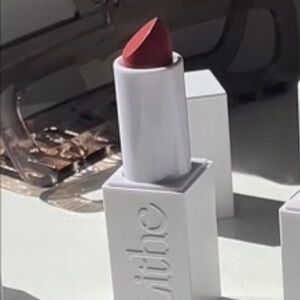 LITHE Nourish & Glow Lipstick in ‘Peony’